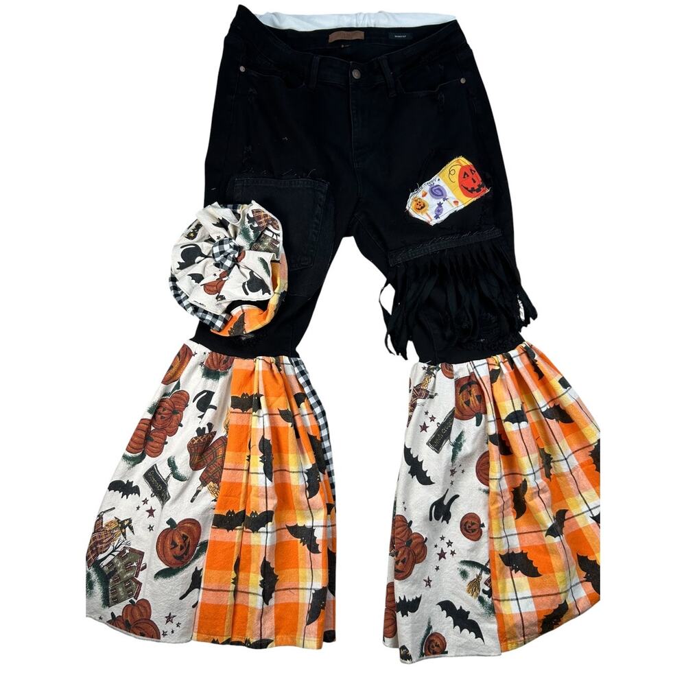 One-of-a-kind Judy Blue Halloween upcycled bell bottom jeans in women’s size 14 - Picture 2 of 12